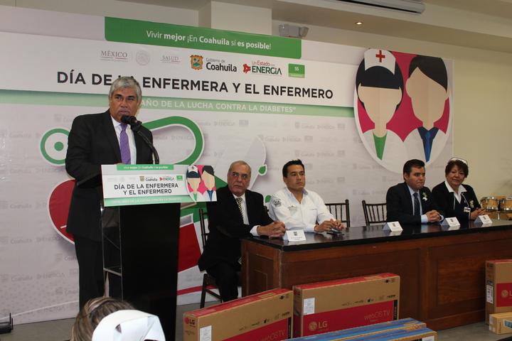 Reconocen a enfermeras en su día en Saltillo