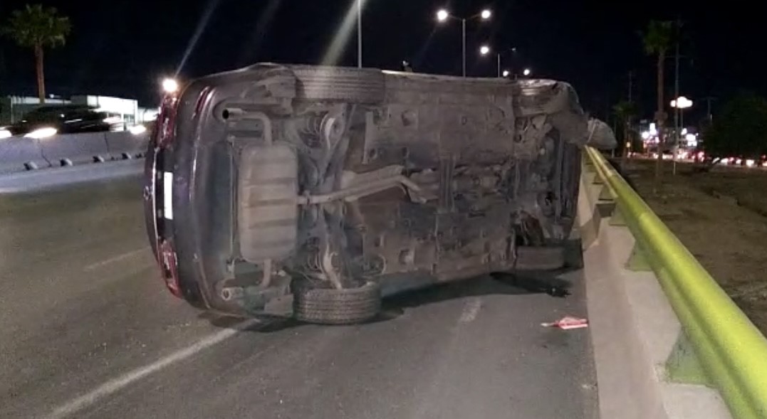 Conductor Vuelca Veh Culo Tras Circular A Exceso De Velocidad En Saltillo