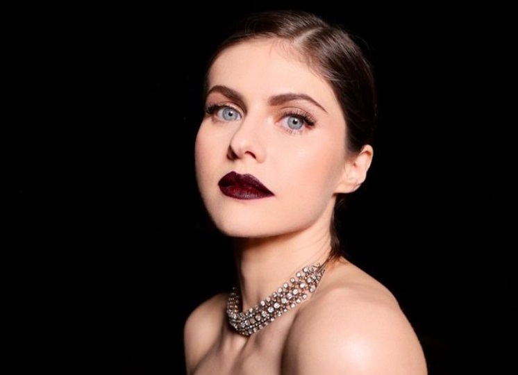 Alexandra Daddario Sorprende Con Fotos Sin Ropa