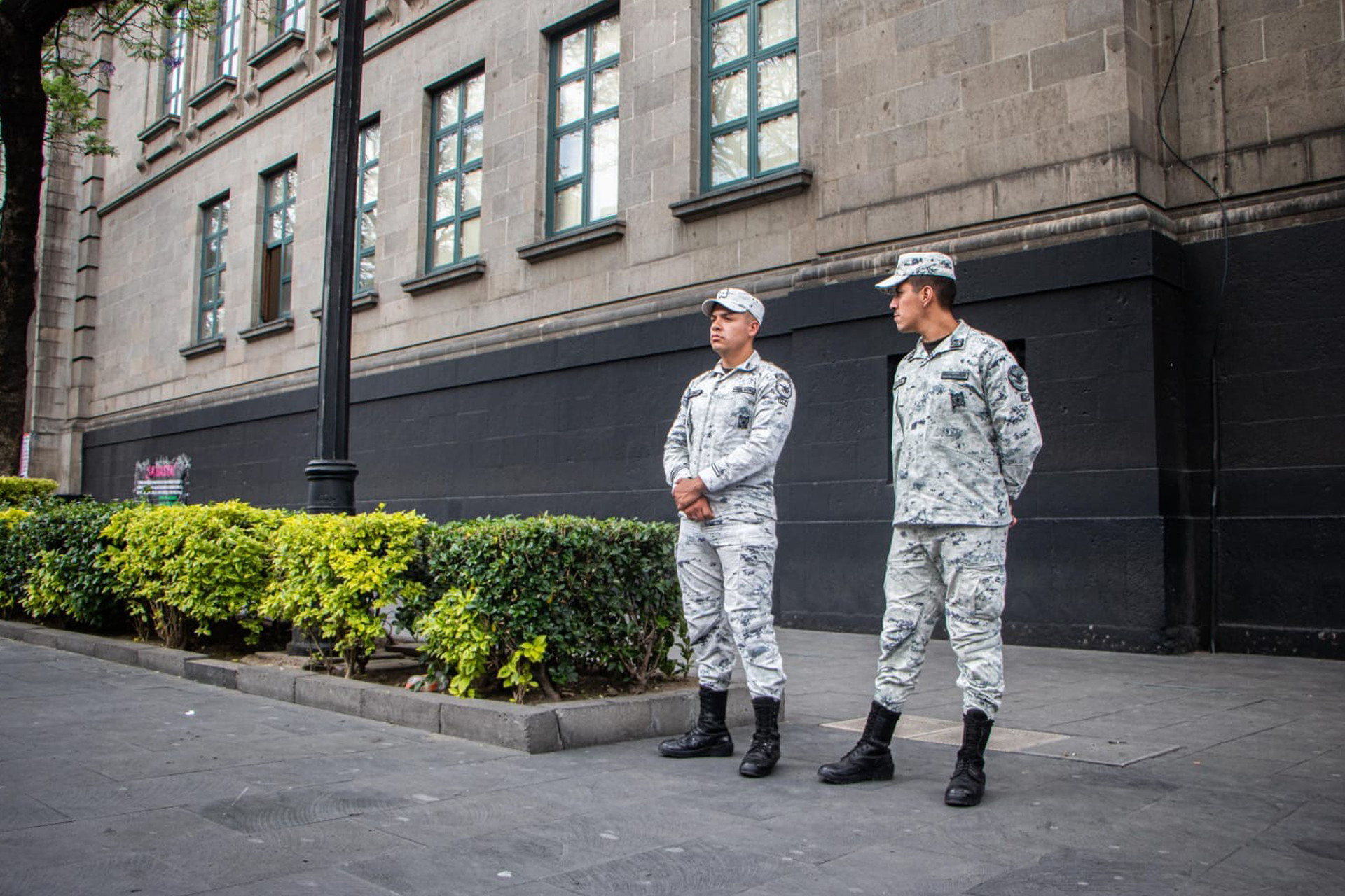 Guardia Nacional Llega A Inmediaciones De La Suprema Corte Para