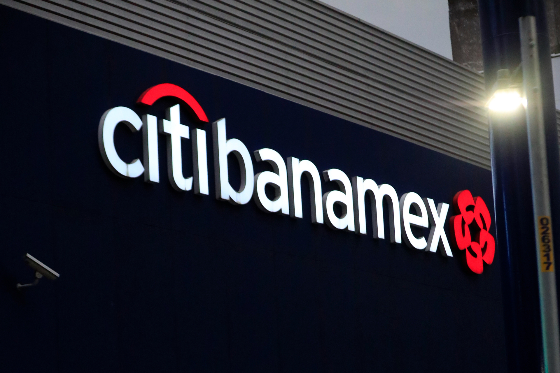 Moodys y Fitch mantienen calificación de Citibanamex tras proceso de venta