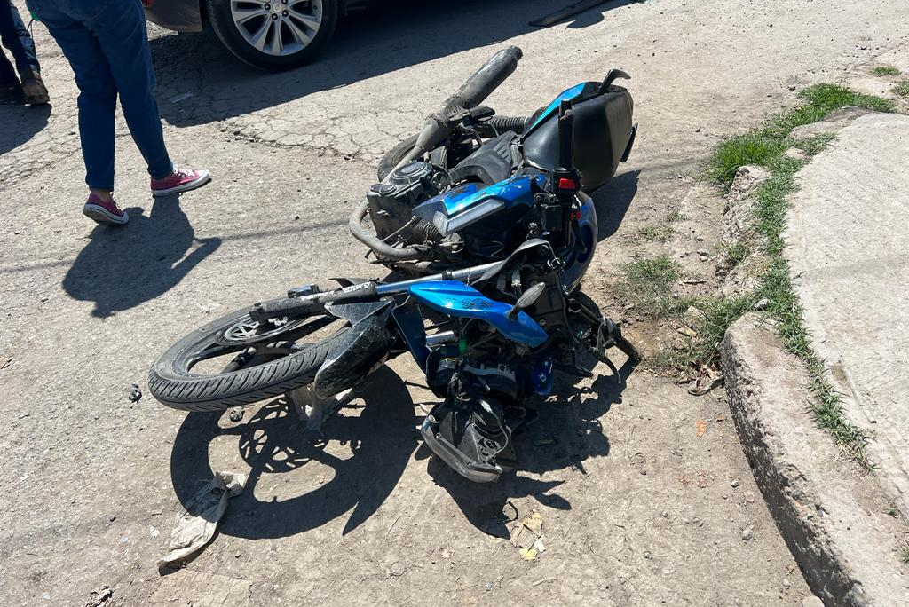 Motociclista Menor De Edad Acaba Hospitalizado Tras Ser Impactado Por