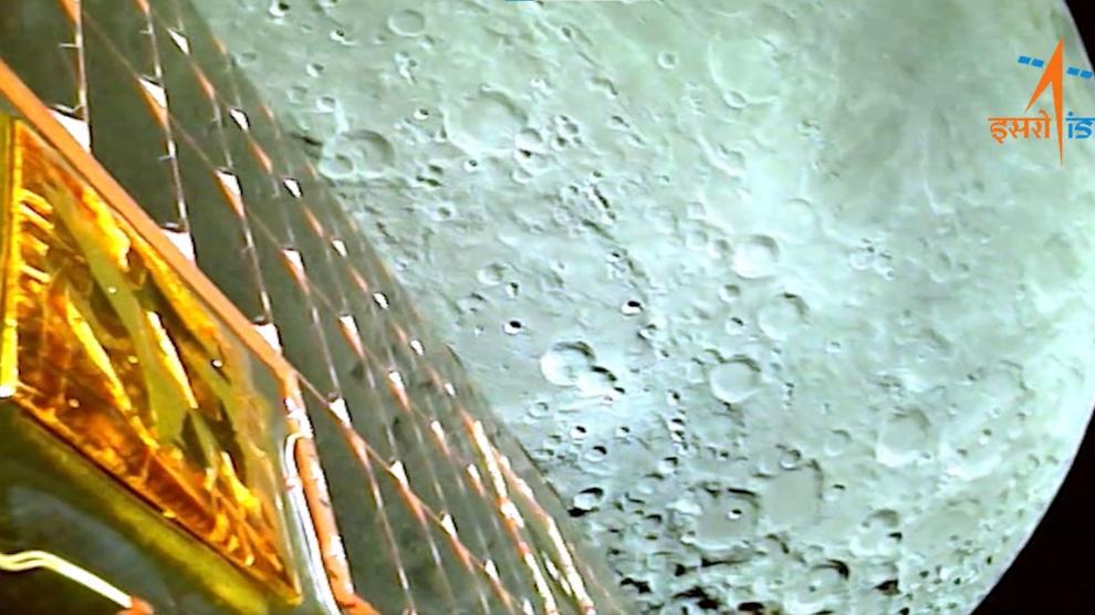 La misión espacial india envía las primeras imágenes de la Luna tras