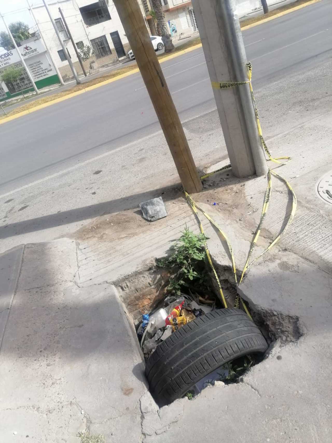 Registro Sin Tapa En El Bulevar Independencia De Torre N Riesgo Para