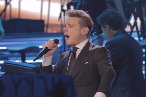 Padre de Checo Pérez revela que Luis Miguel hará un nuevo disco y que