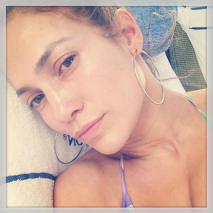Jennifer Lopez publica selfie sin maquillaje