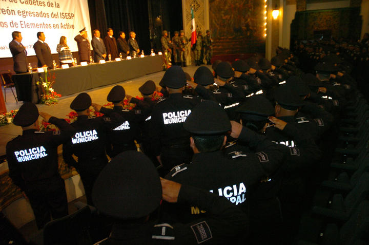 Egresan 40 elementos de la Academia de Policía