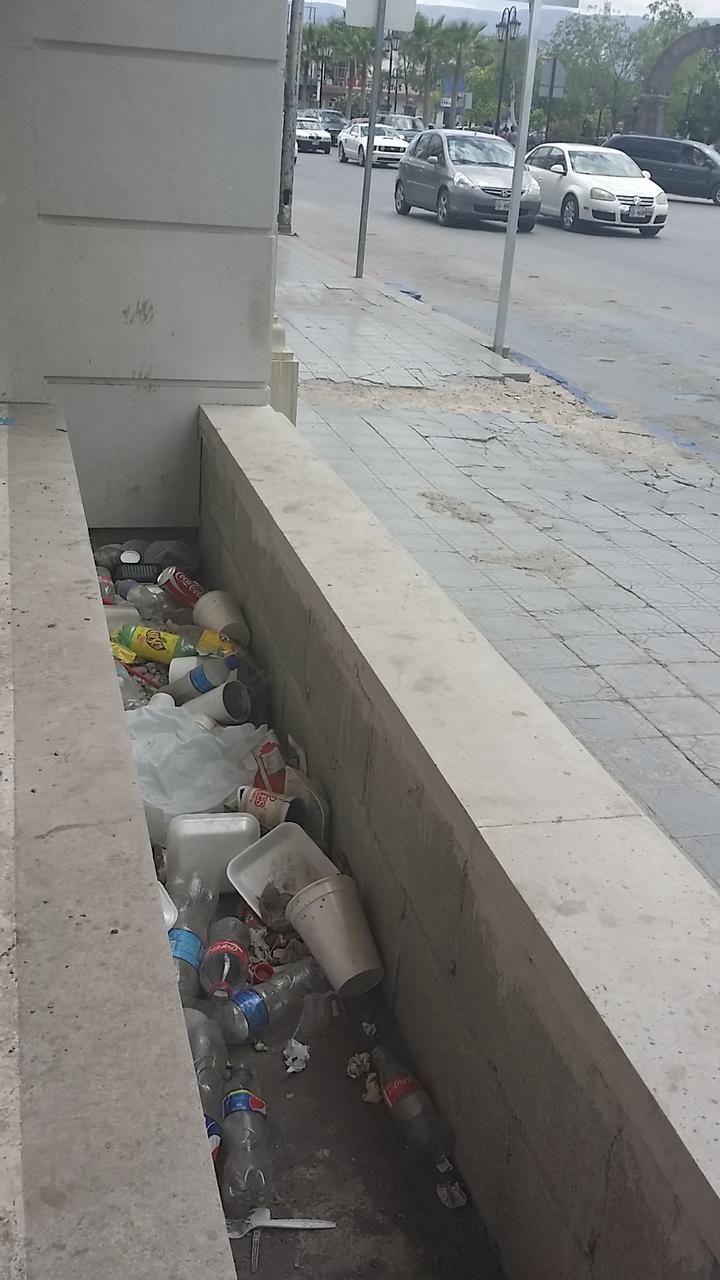 Comerciantes reclaman por basura en zona centro