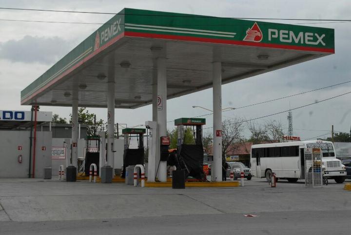 Piden sanciones penales para gasolineras que despachan menos