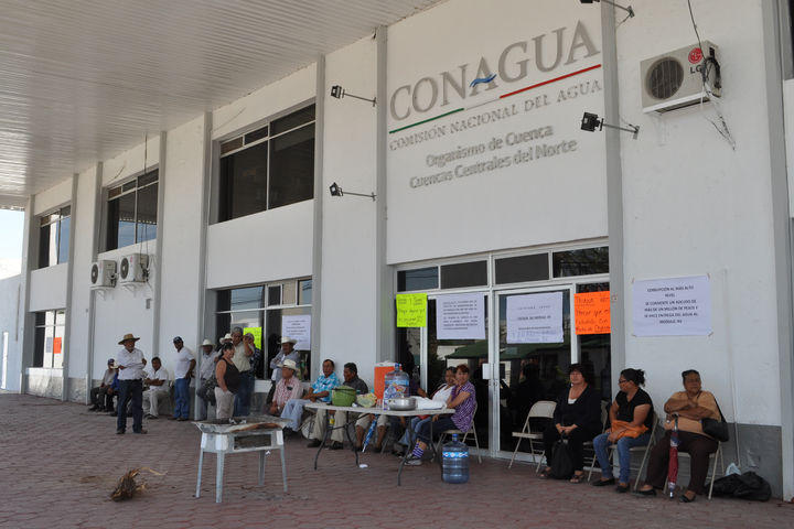 Ejidatarios 'toman' edificio de Conagua
