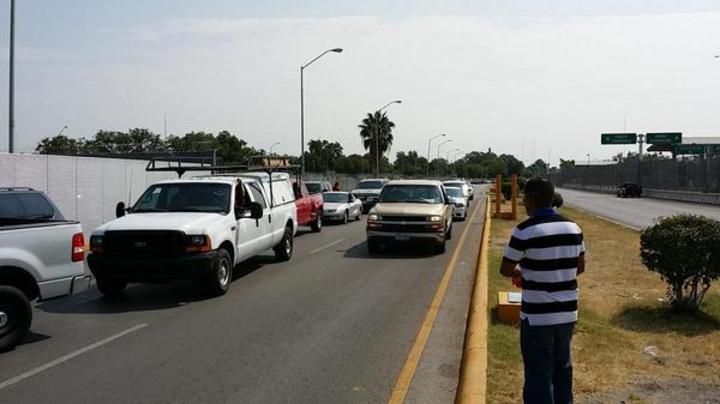 Viajan de Laredo a Piedras Negras para legalizar sus autos