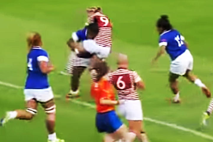 Tacleada deja inconsciente a jugadora de rugby