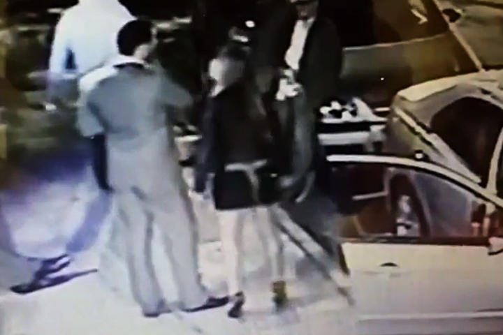 Chica ebria es golpeada brutalmente por dueño de bar