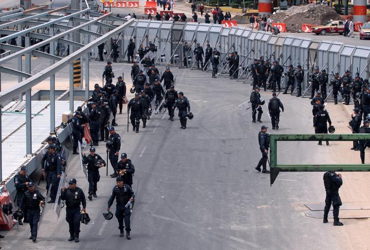 500 policías resguardan San Lazaro por marchas previo a Informe