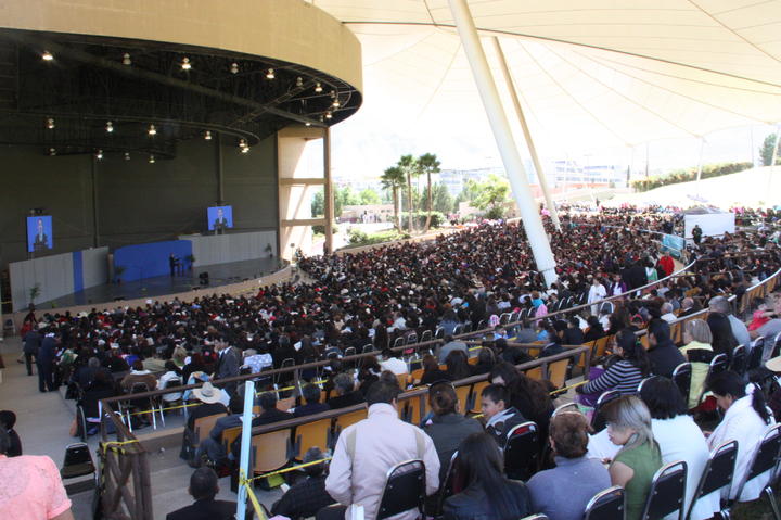 Asamblea reúne a 4 mil testigos de Jehová en Saltillo