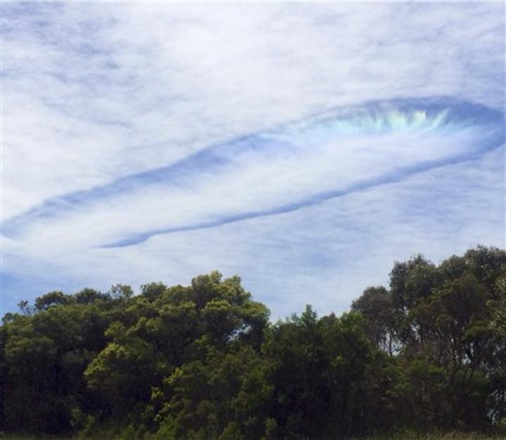 Hueco en las nubes causa sorpresa en Australia