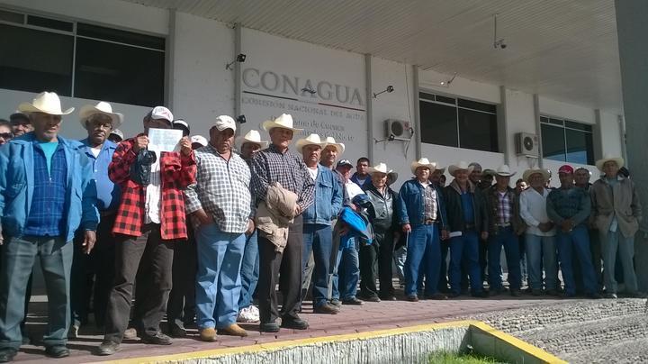 Campesinos se manifiestan en la Conagua