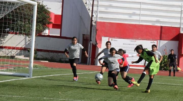 Saltillo preparará equipo femenil de futbol