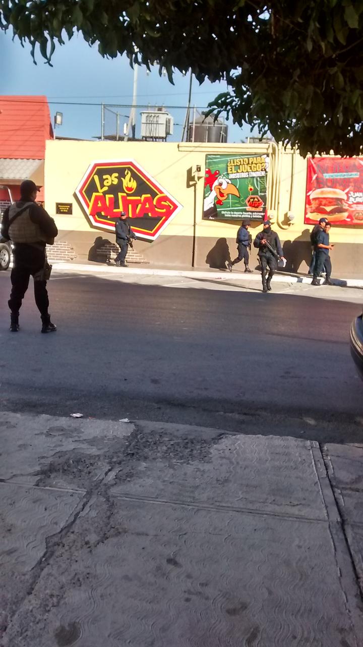 Asaltan restaurante 'Las Alitas' en Torreón
