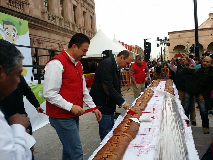 Más de 15 mil saltillenses partieron la Rosca de Reyes