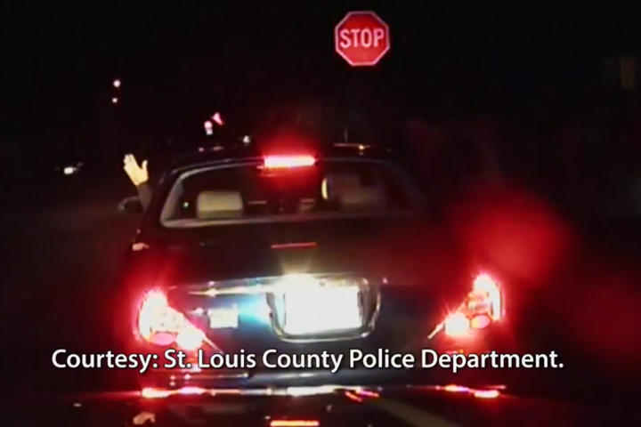 Policía dispara a hombre de color con las manos en alto