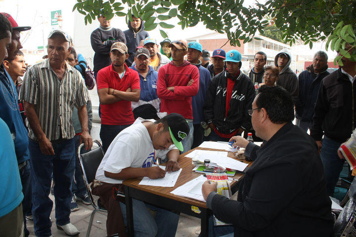 Jornaleros laguneros van a trabajar a Sinaloa