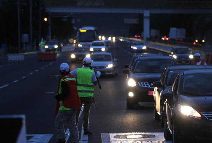 Refuerzan vigilancia en Autopista del Sol por puente vacacional