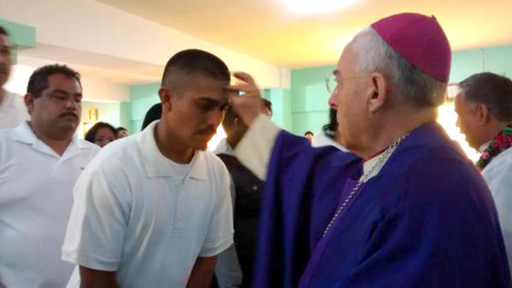Obispo visita el Cereso de Torreón