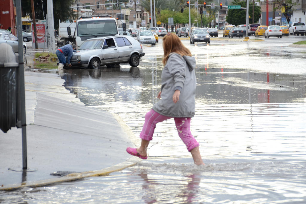 Lluvias dejan leves afectaciones en Torreón