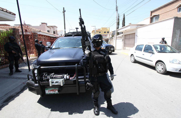 Aseguran armamento y uniformes apócrifos en Torreón