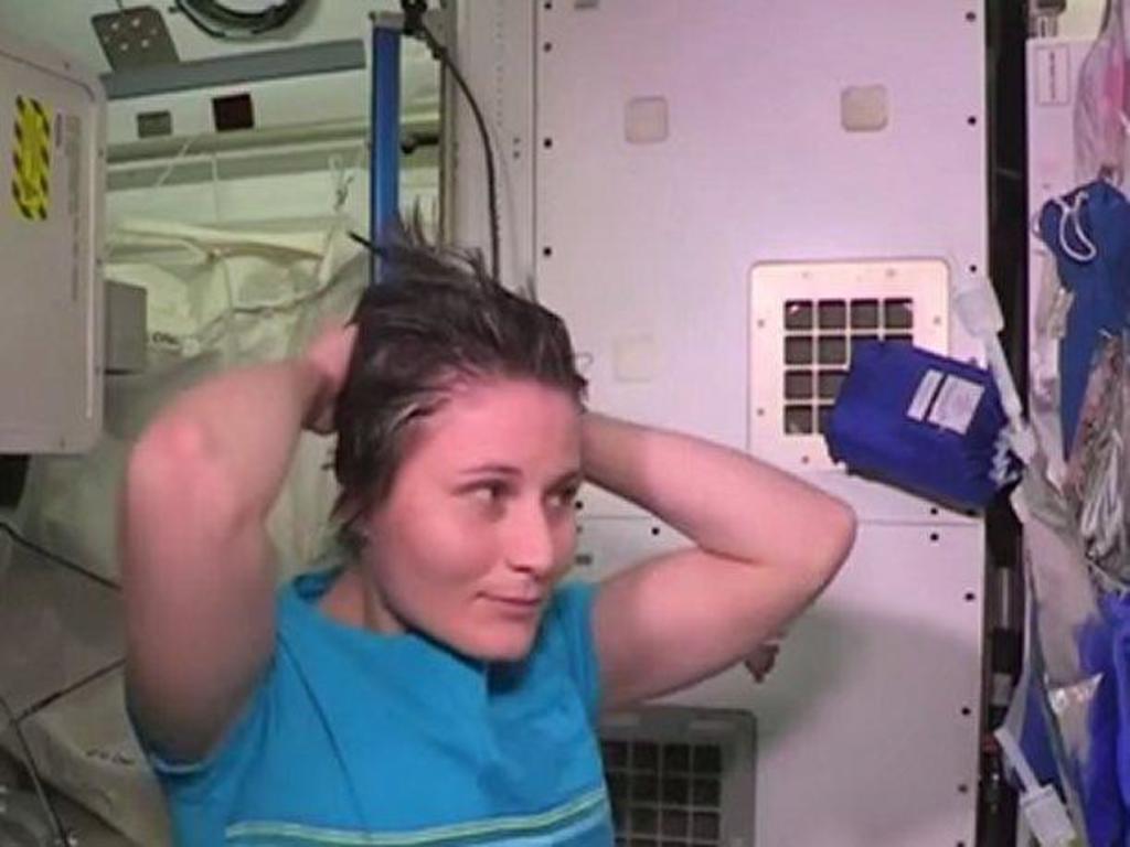 ¿Cómo se bañan los astronautas en el espacio?