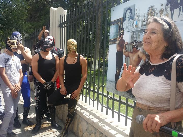Exponen en fotos 'Espectacular de Lucha Libre'