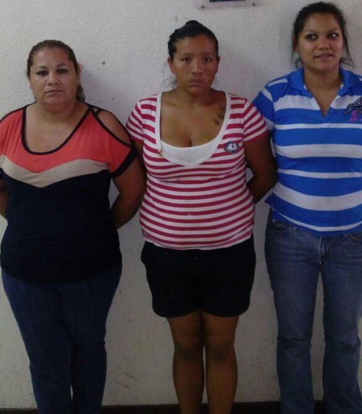 Detienen a 3 mujeres por destrozos en escuela de Acuña