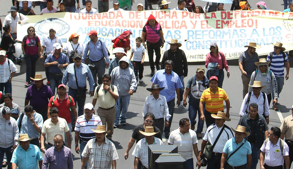 Amagan maestros con impedir evaluación en Guerrero y Michoacán