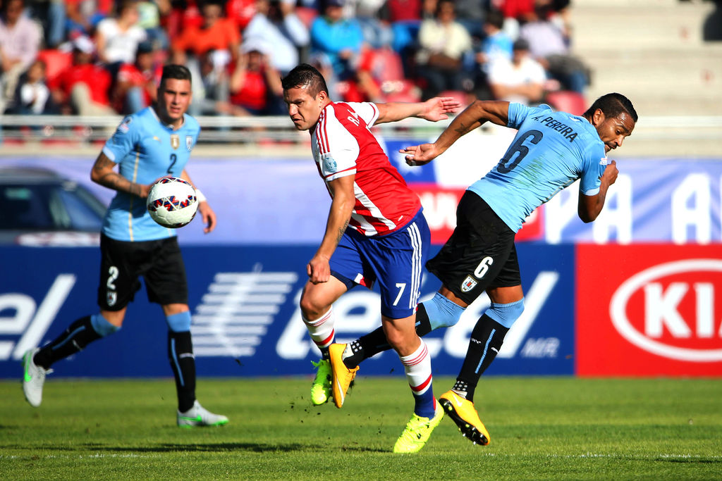 Uruguay y Paraguay empatan para avanzar a cuartos