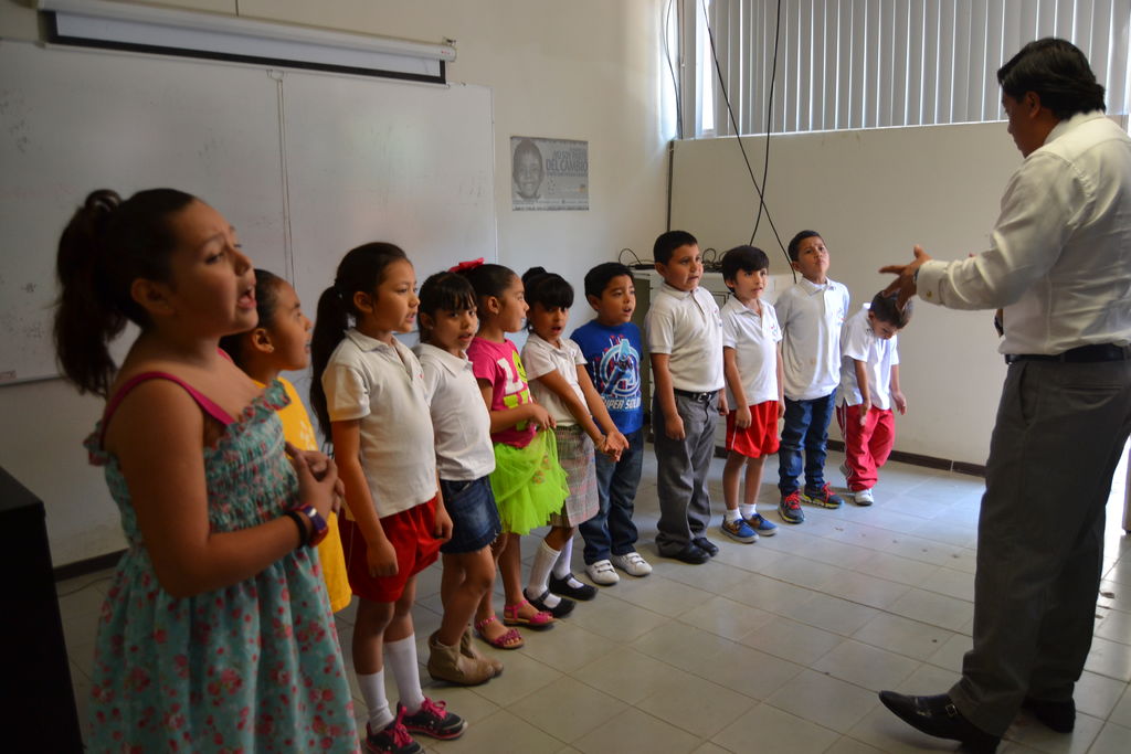 Presenta HECAT su Escuela de Mariachi