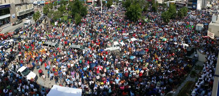 Marchan miles en Monclova en defensa de industria acerera