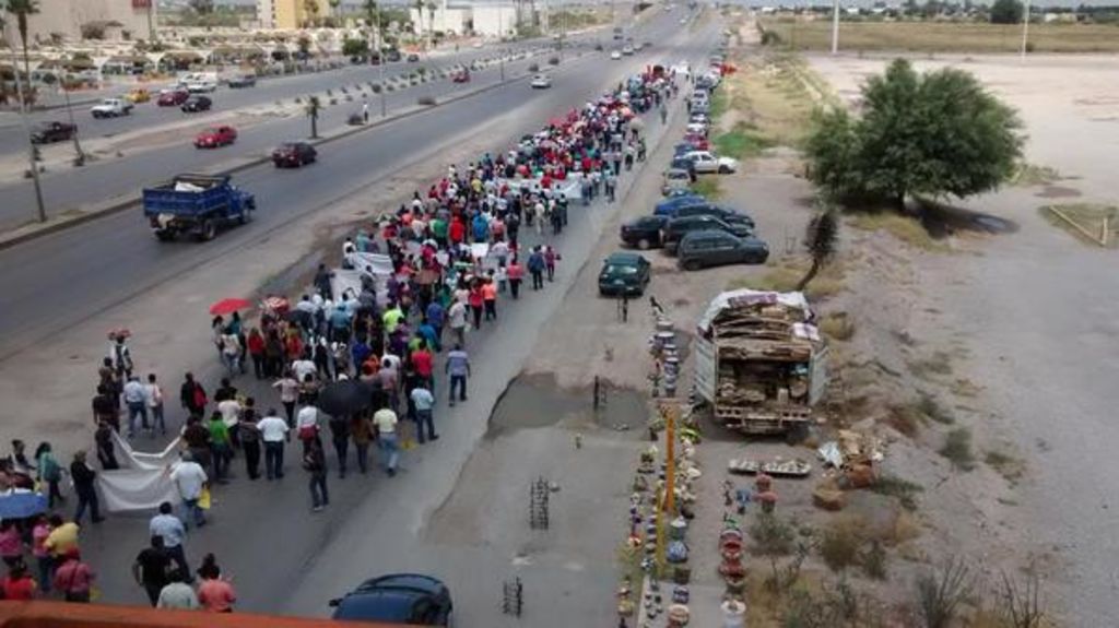 Maestros del CNTE se manifiestan en Torreón