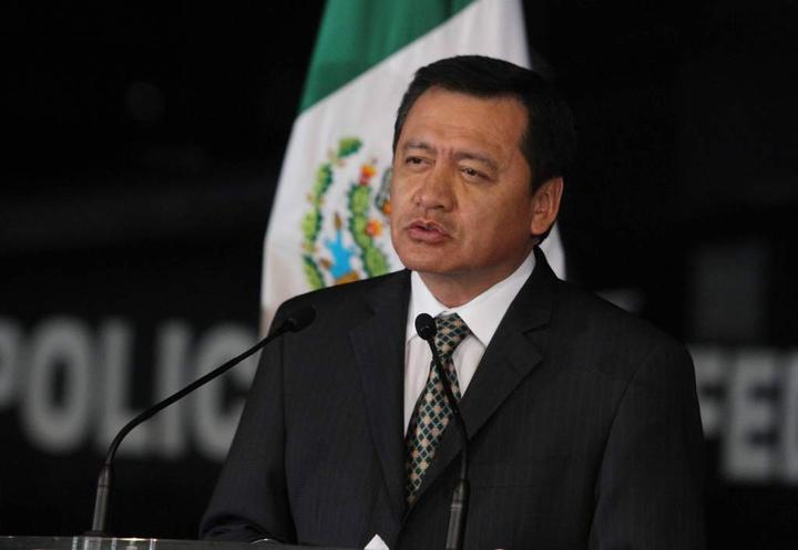 Osorio Chong regresa a México por fuga de 'El Chapo'