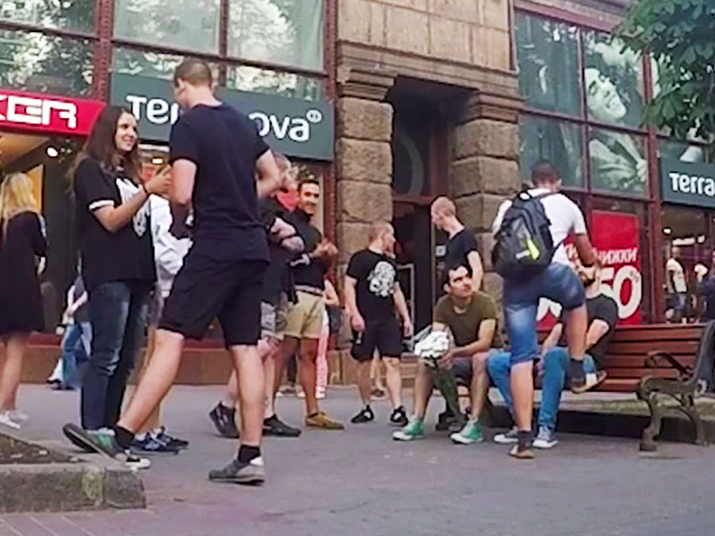Indigna ataque a pareja gay en Kiev