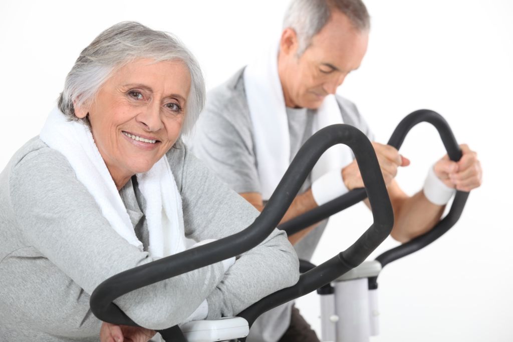 Adultos mayores deben mantener actividad física