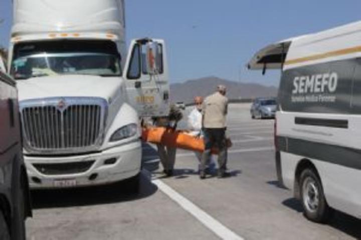 Trailero muere en camarote de unidad en la Saltillo-Monterrey
