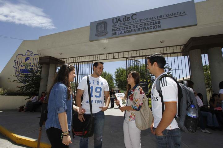 Estudiantes de la UA DE C van a Congreso en Zacatecas
