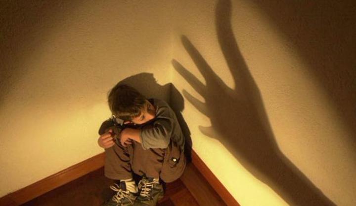 Aumenta maltrato infantil por padres jóvenes