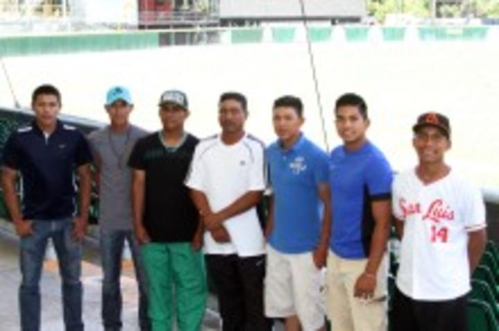 Van 18 saraperos a la Academia El Carmen de Nuevo León