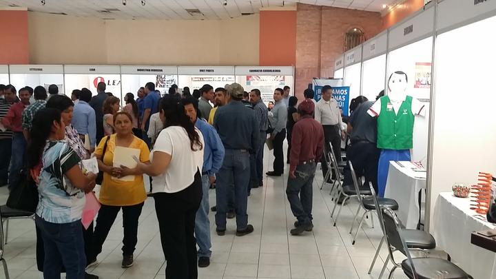 Ofertan más de mil vacantes en Feria Regional del Empleo