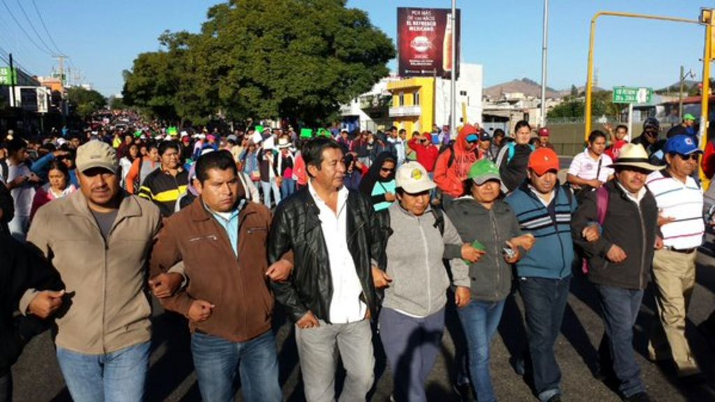 Marcha CNTE a sede de evaluación en Oaxaca