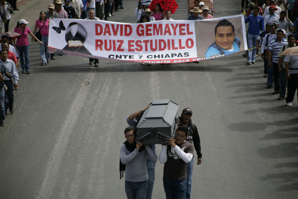 Marcha CNTE con cuerpo de maestro en Chiapas