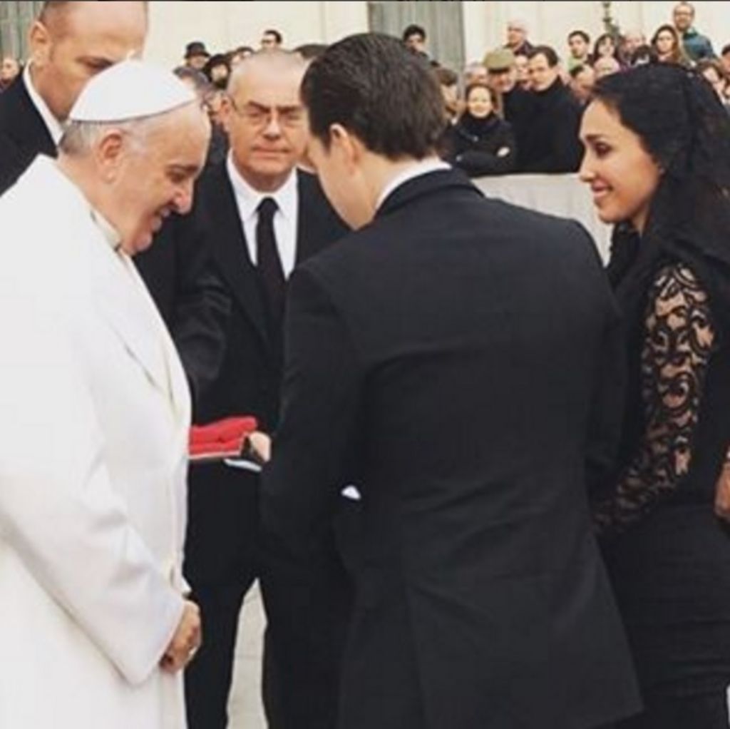 Se encuentra Anahí con el Papa Francisco