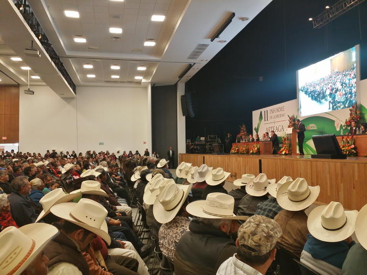 Presenta alcalde de Arteaga su II Informe de Actividades 2015
